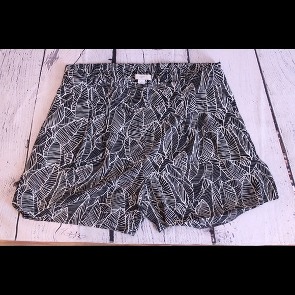 LOFT Banana Leaf Black Elastic Waist Shorts - Picture 1 of 4